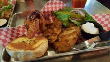 Sanford's Grub & Pub food