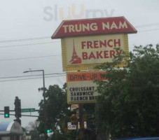 Trung Nam French Bakery outside