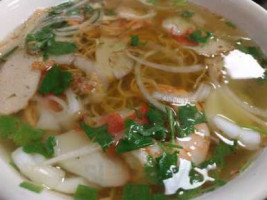 Pho Lee Hoa Phat food