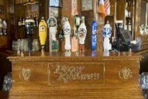 Peggy Kinnane's Irish Restaurant & Pub inside