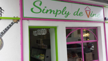 Simply De Vine food