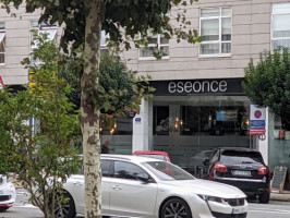 Eseonce outside