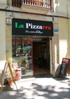 La Pizzarra outside