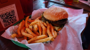 Auntie Skinners Riverboat Club food