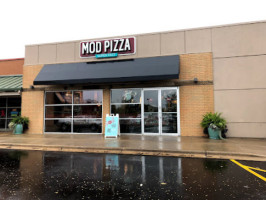 Mod Pizza outside