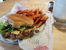 Fuddruckers food