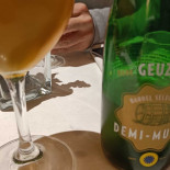 Le Pigeon Noir Nourriture