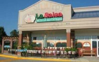 La Salsa outside