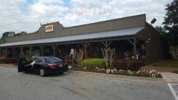 Cracker Barrel Old Country Store outside