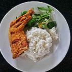 Kedai Makan Kak Pah Abe Loh Nasi Ikan Bekok Ulam-ulaman inside