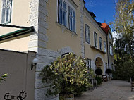 Weingut Und Josef Jamek outside