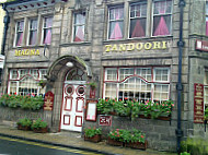 Magna Tandoori outside