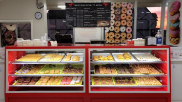 Mustang Donuts outside