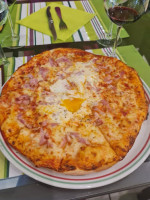 Home's Pizza food