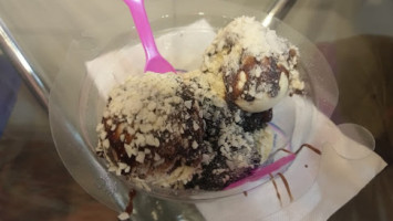 Baskin Robbins food