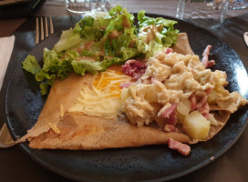 Les Crepes D'amandine food