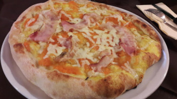 Pizzeria food