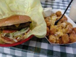 Skinny's Hamburgers food