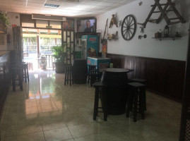 Cafeteria Los Deportes inside