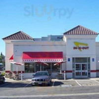 In-n-out Burger outside