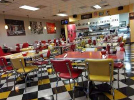 Ze's Diner inside