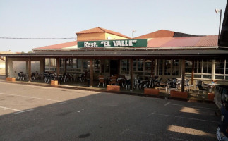 El Valle Grande's outside