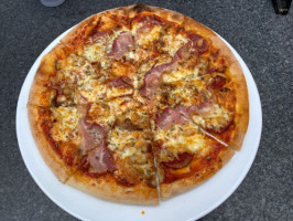 Rudi's Pizza Express food