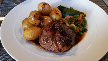 A L'ombre Des P'tites Halles food