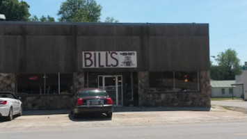 Bill's -b-q outside