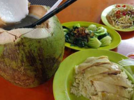 Tiong Bahru Hainanese Boneless Chicken Rice food