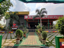 S Samadhan Dhaba outside