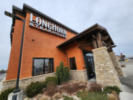 Longhorn Steakhouse outside