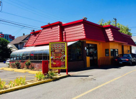 Dos Hermanos Taqueria outside