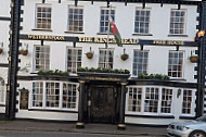 Kings Head outside