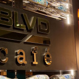 Blvd Cafe Dentro