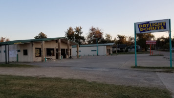 Daylight Donuts outside