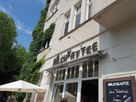 Milchkaffee outside