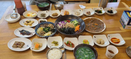 쉬어가기 좋은날 식당 food