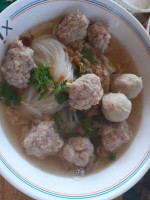 ก๋วยเตี๋ยวต้มยำ แม่อุไร food