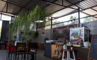 ร้านบ้านก๋วยเตี๋ยวสามพี่น้อง food