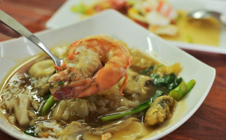 ร้านล่อคุ้ง ราดหน้าซุปเปอร์ food