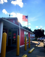 Maple Lawn Dairy outside