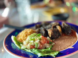 Mi Tierra's Mariachi food