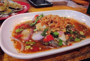 ร้านแซ่บสัส ตลาดนัดเรือบิน food