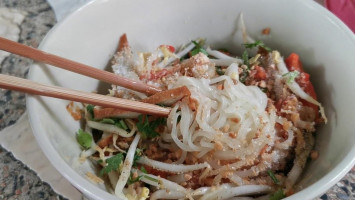 ก๋วยเตี๋ยวหมู นายสำเริง ในวัดบำรุงธรรม food