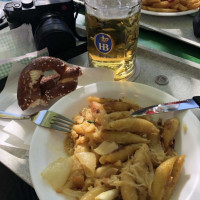 Mini Hofbrauhaus Im Englischen Garten food