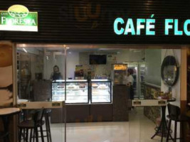 Café Floresta inside