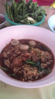 ต่งแซร์บ้านก๋วยเตี๋ยวเรือ food