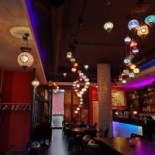 Mr Twins À l'intérieur