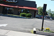 Pizza Hut outside